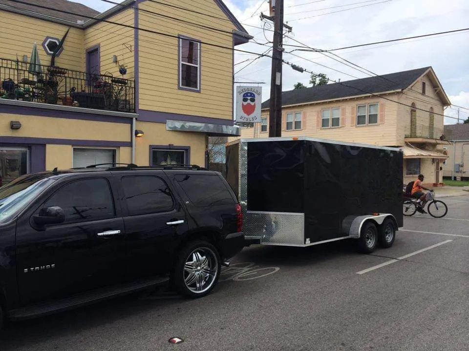 Ed's Hauling & Moving Company Logo