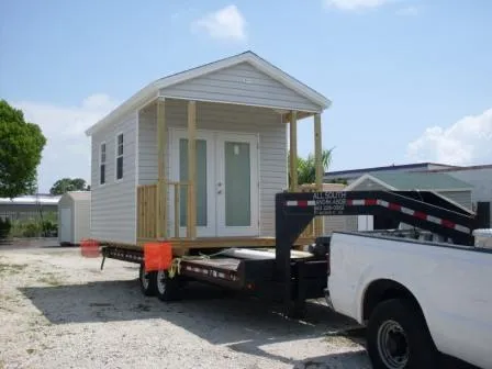 SHED MOVERS OF MIAMI Logo