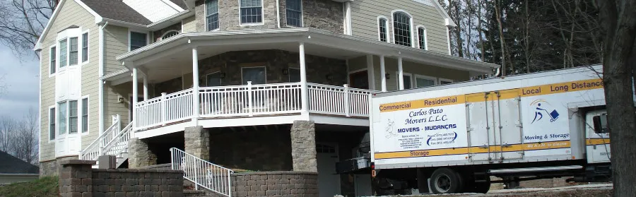 Carlos Pato Movers Logo